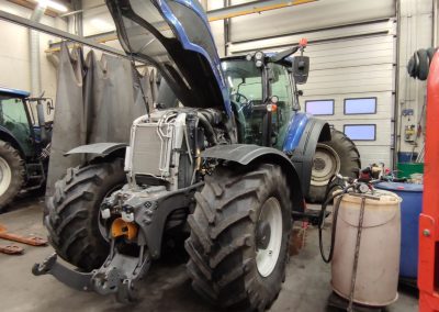 Kokkolan Traktorihuolto Oy toteuttaa traktorin korjaukset ja huollot.